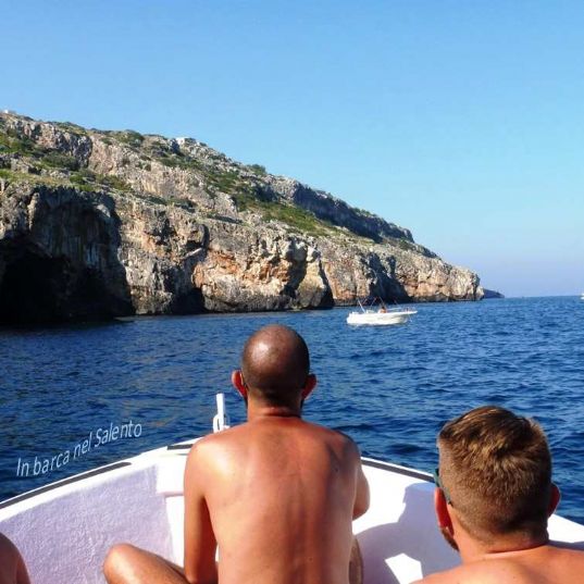 In barca alle grotte di Leuca