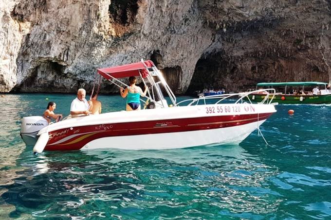 Locazione barca senza conducente da Porto Miggiano